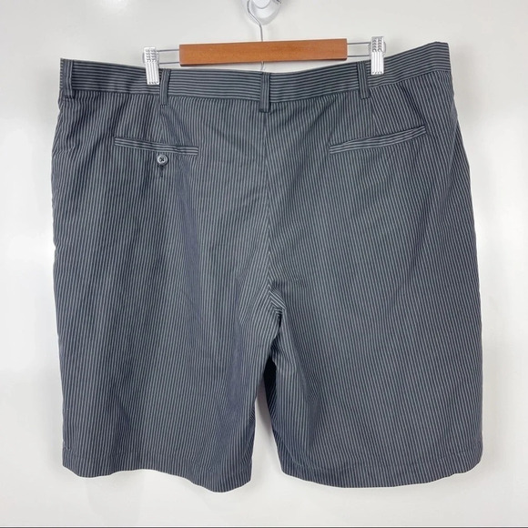 Men's PGA Tour Black Pinstripe Golf Shorts Sz 42 - Picture 2 of 7